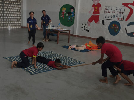 Corsi di formazione per prevenire l'annegamento in Cambogia | Helpcode