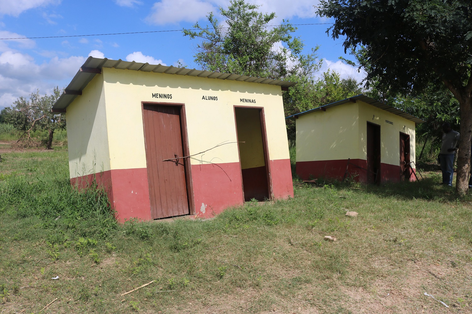 Servizi igienici inabissati dopo il passaggio del ciclone Idai