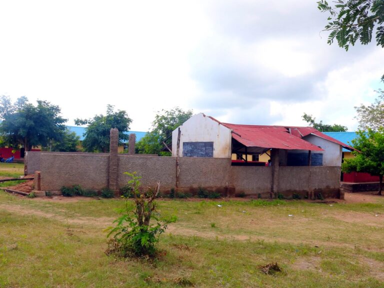 La scuola di Pungwe danneggiata dal ciclone Idai
