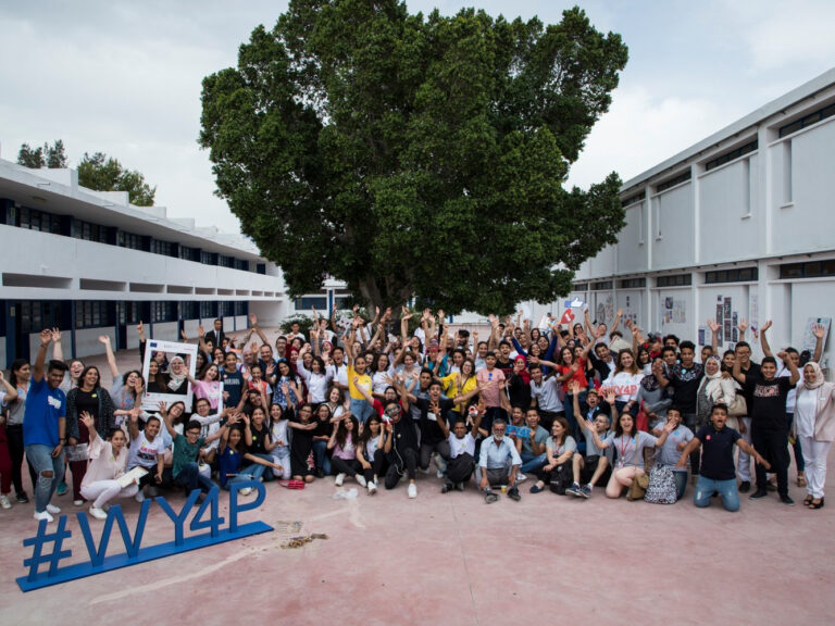 Ragazze e giovani tunisini ambasciatori di pace