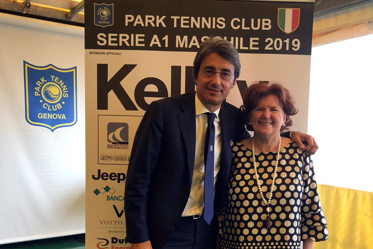 Paolo Givri, presidente Park Tennis Club, e Annamaria Saiano, consigliere di Helpcode.