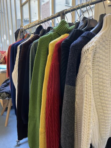 Maglioni donati a sostegno dei diritti dei bambini