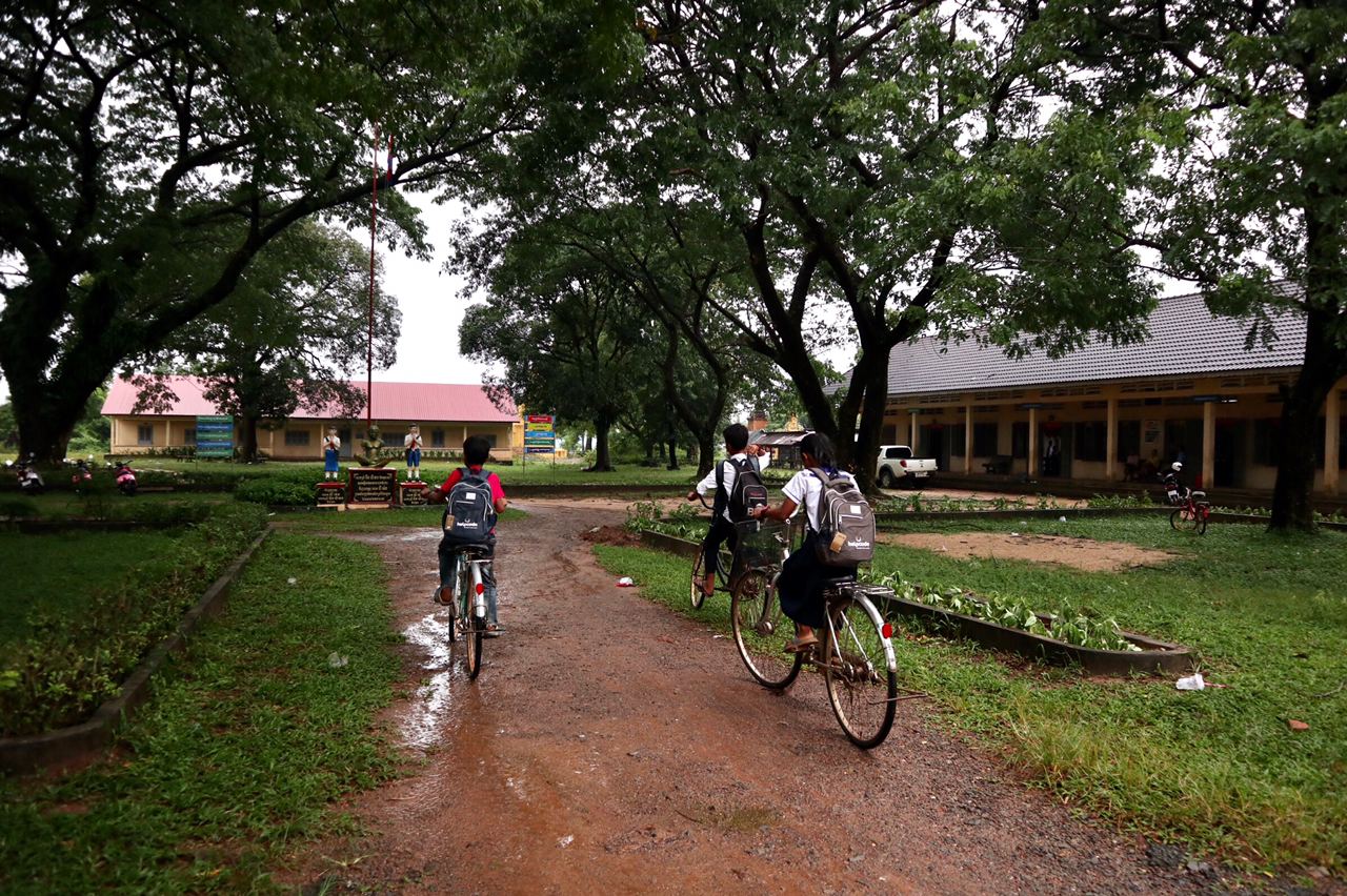 ragazze_cambogiane_bici