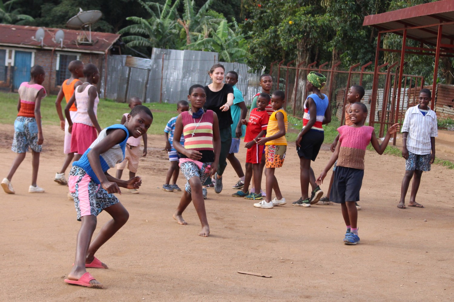 Bambine giocano a Bukavu