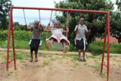 Altalena_head_magazine_congo